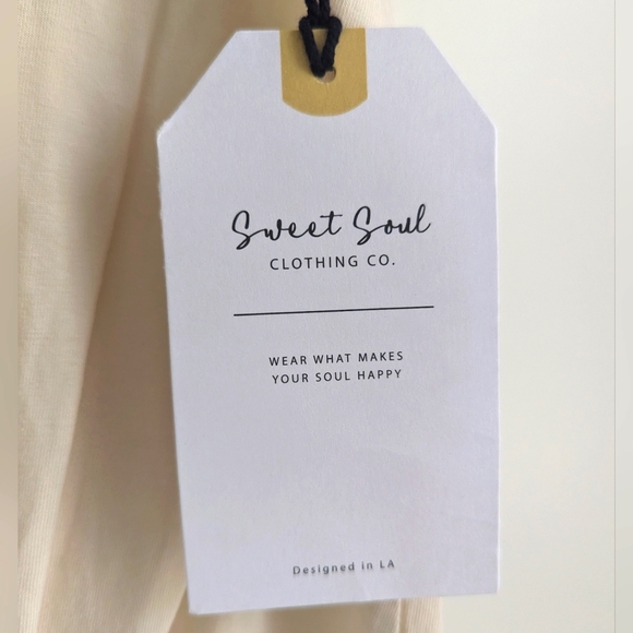 NWT Embroidered Cuffed Sleeves T Shirt WOMENS M/ L Happy Dog Happy Life Beige - Picture 9 of 13